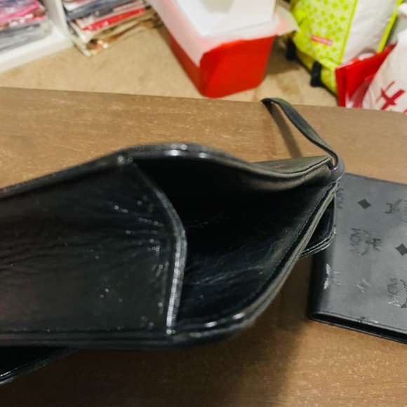 Pre-loved MCM Envelope Sling Pouch - Picture 5 of 10